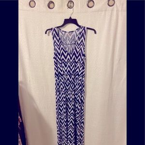 Lilly Pulitzer summer maxi dress navy and white size Small V Neckline sleeveless